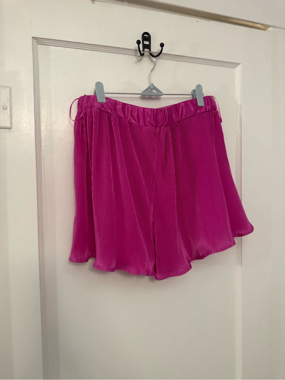 Women's High-Waist Pleated Shorts - Bright Magenta
